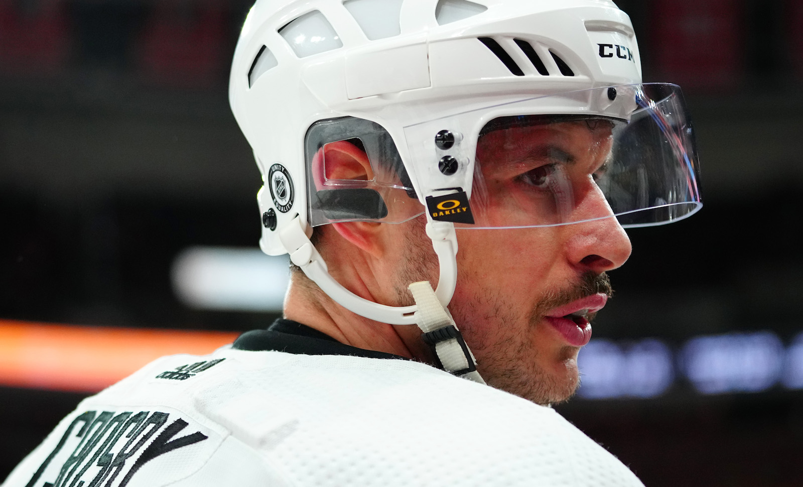 SIdney Crosby close road white